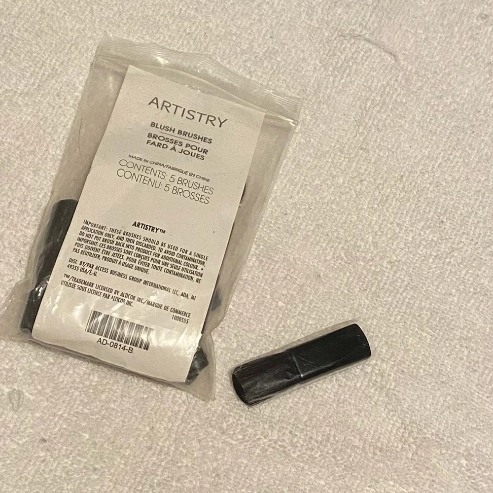 New Artistry Brand Make Up brushes - Picture 7 of 15